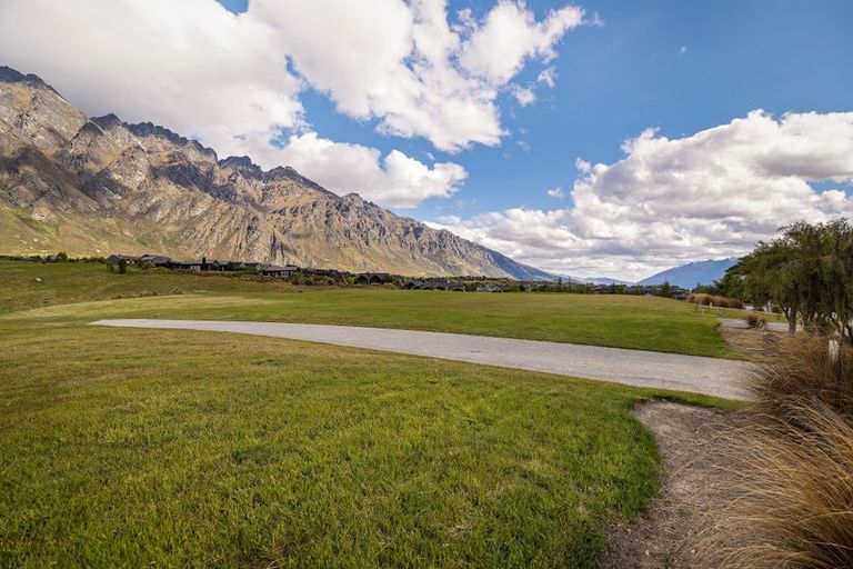 Photo of property in 16 Cunninghams Drive, Jacks Point, Queenstown, 9371