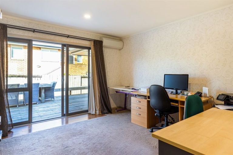 Photo of property in 10 Bundoran Way, Pinehill, Auckland, 0632