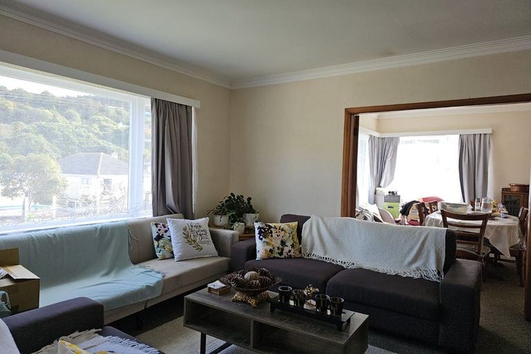 Photo of property in 3 Huia Street, Tawa, Wellington, 5028