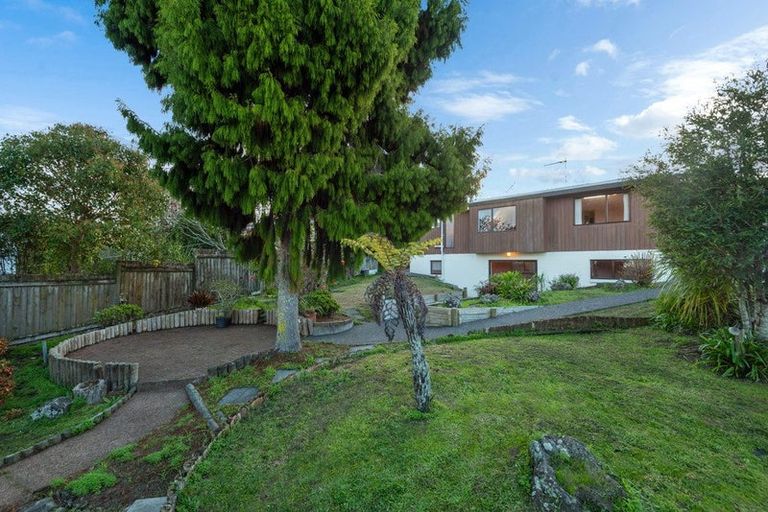 Photo of property in 16 Spencer Road, Pinehill, Auckland, 0632