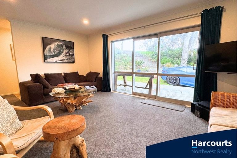 Photo of property in 296 Motutara Road, Muriwai, Waimauku, 0881