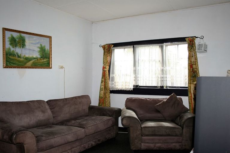 Photo of property in 205 Waimumu Road, Massey, Auckland, 0614