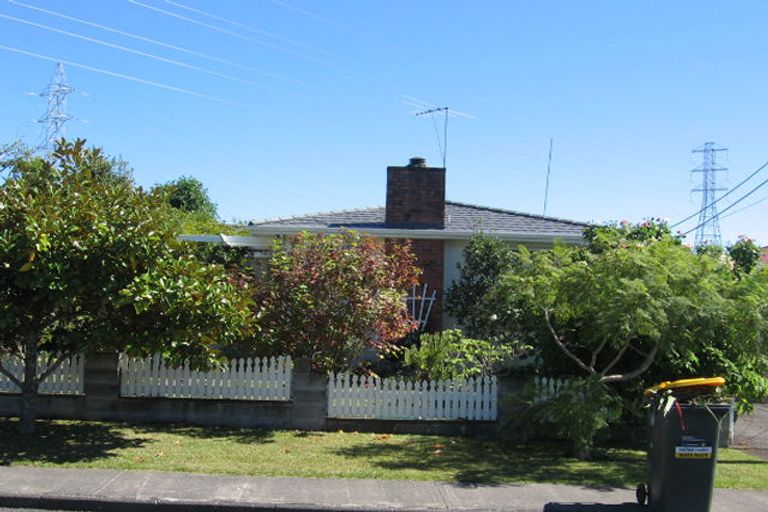 Photo of property in 73 Cobham Crescent, Kelston, Auckland, 0602