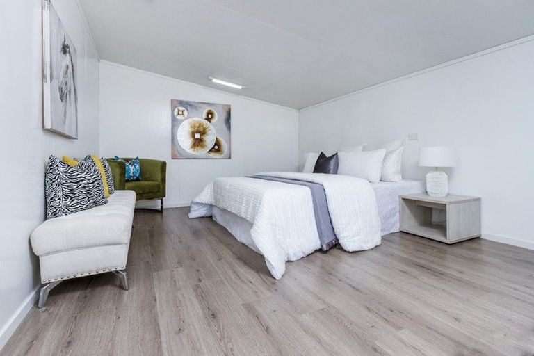 Photo of property in 1/144 Sunset Road, Unsworth Heights, Auckland, 0632