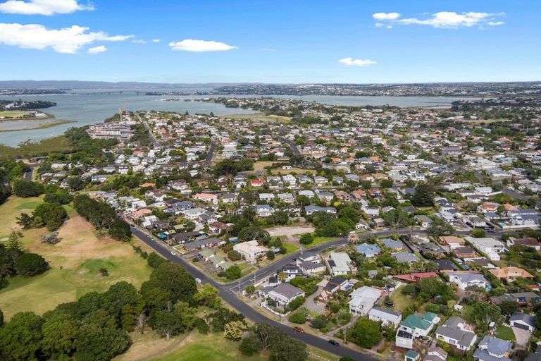 Photo of property in 16-18 Handley Avenue, Narrow Neck, Auckland, 0624