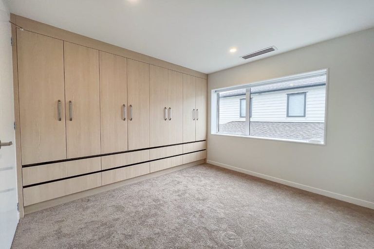 Photo of property in 33 Riroriro Road, Hobsonville, Auckland, 0616