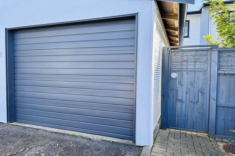 Photo of property in 8/2 Armoy Drive, East Tamaki, Auckland, 2016