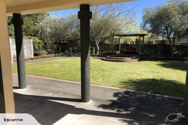 Photo of property in 32 Kilkenny Place, Fitzherbert, Palmerston North, 4410