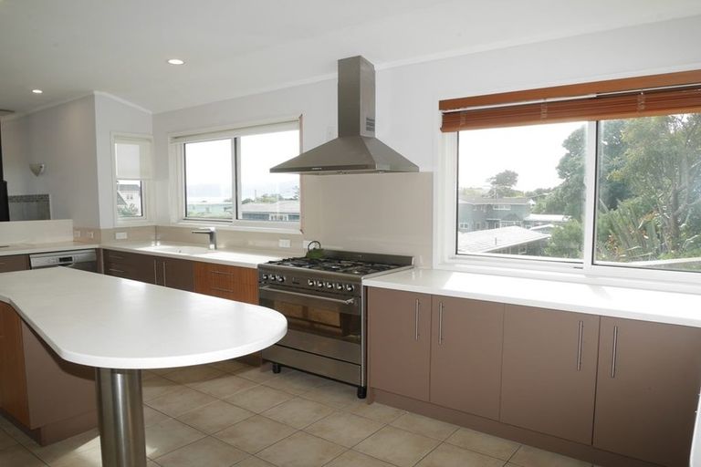 Photo of property in 13 Groves Road, Raumati Beach, Paraparaumu, 5032