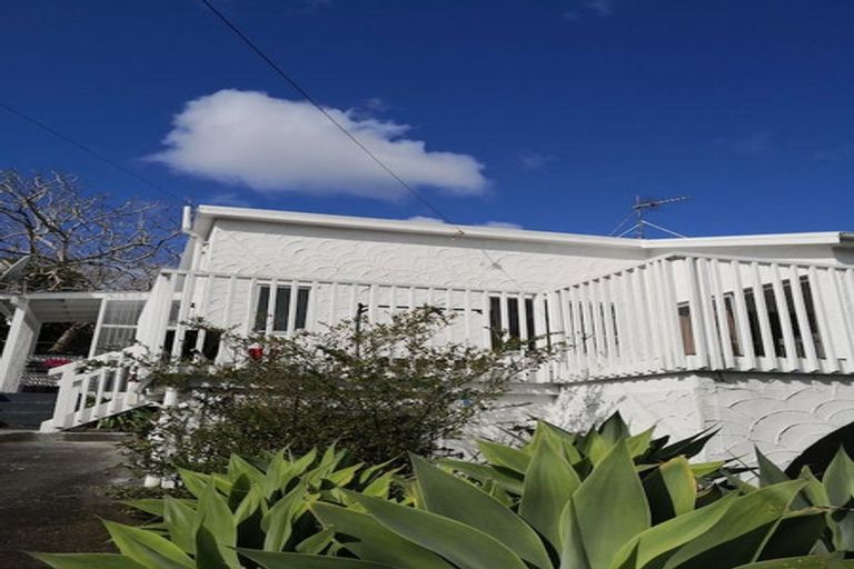 Photo of property in 1/527 Beach Road, Murrays Bay, Auckland, 0630