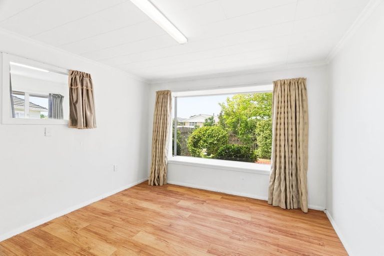 Photo of property in 8 Nyoli Street, Northcote, Christchurch, 8052