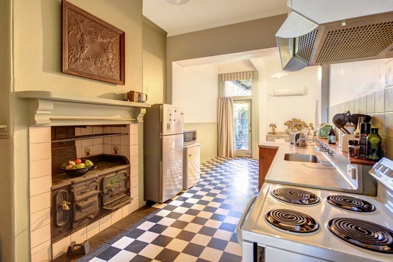 Photo of property in 54 Manor Place, Dunedin Central, Dunedin, 9016