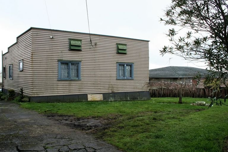 Photo of property in 205 Waimumu Road, Massey, Auckland, 0614