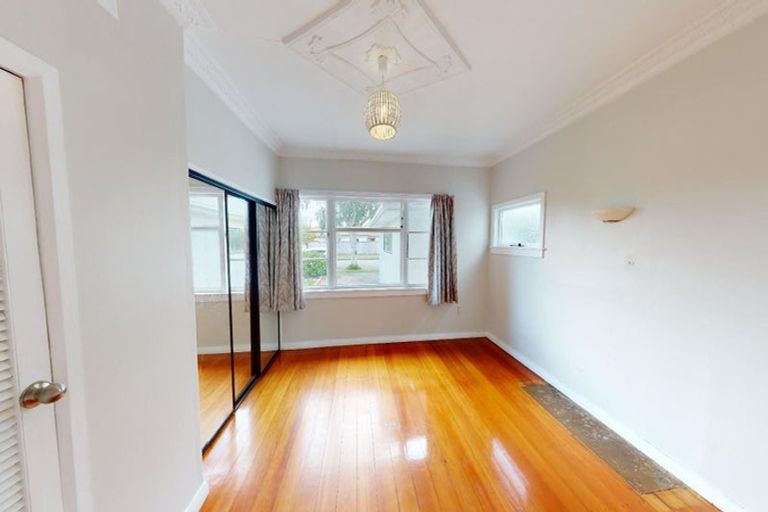 Photo of property in 19 Franklin Avenue, Hokowhitu, Palmerston North, 4410