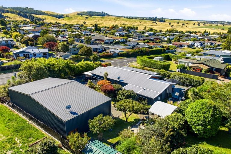 Photo of property in 2 Scenic Heights, Acacia Bay, Taupo, 3330