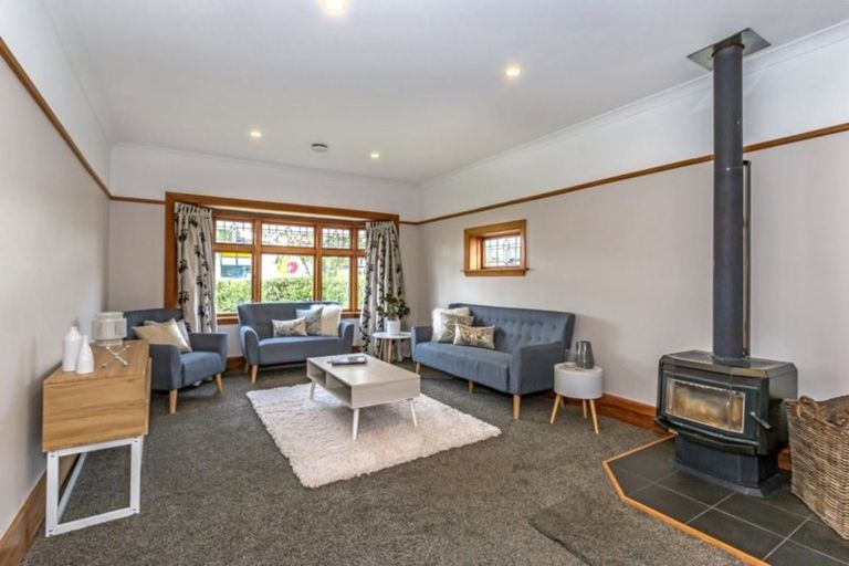 Photo of property in 70 Sandwich Road, Beckenham, Christchurch, 8023