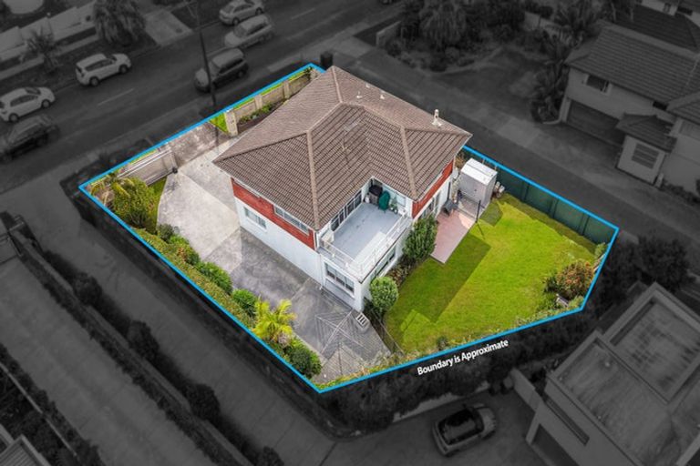 Photo of property in 19 Takutai Avenue, Bucklands Beach, Auckland, 2012