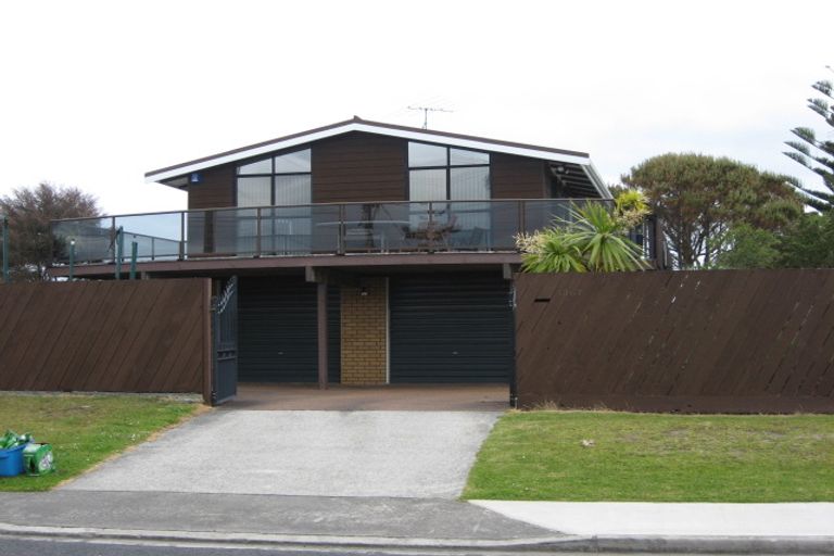 Photo of property in 1367 Whangaparaoa Road, Army Bay, Whangaparaoa, 0930