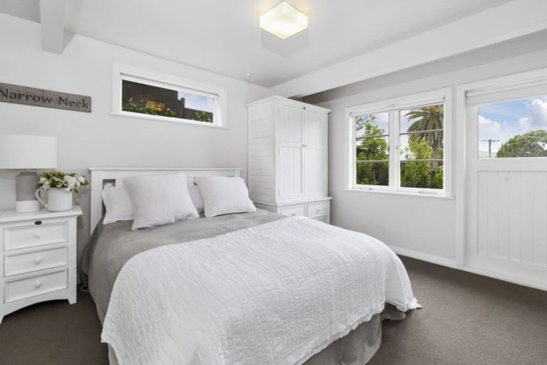 Photo of property in 28 Hanlon Crescent, Narrow Neck, Auckland, 0624