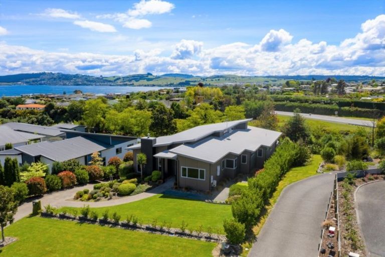 Photo of property in 35 Magnolia Rise, Waipahihi, Taupo, 3330