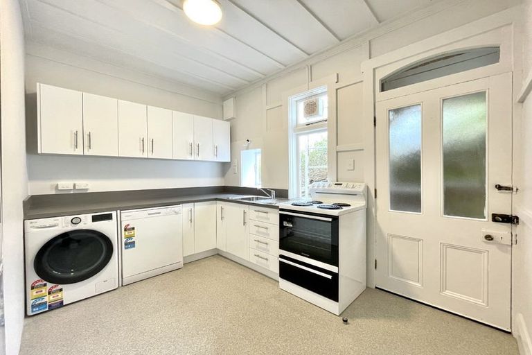 Photo of property in 45a-b Rawhiti Terrace, Kelburn, Wellington, 6012