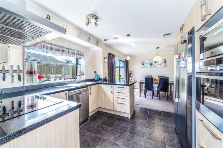 Photo of property in 2 Shenton Place, Burswood, Auckland, 2013