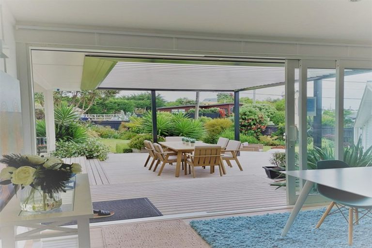Photo of property in 27 Hona Street, Waikanae Beach, Waikanae, 5036