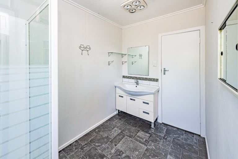 Photo of property in 62 Parkes Avenue, Saint Johns Hill, Whanganui, 4501