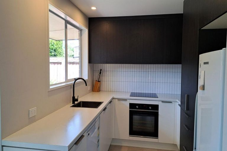 Photo of property in 30b Takaro Avenue, Sockburn, Christchurch, 8042