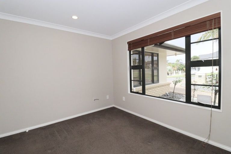 Photo of property in 33 Annalong Road, Dannemora, Auckland, 2016