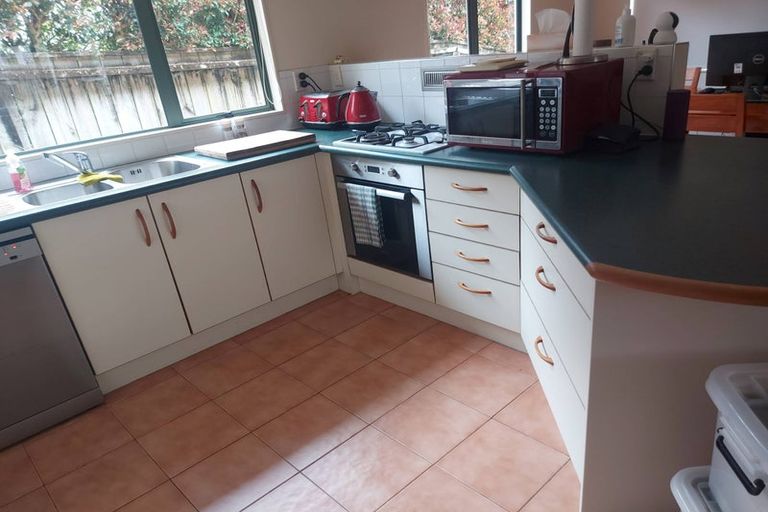 Photo of property in 28 Kinleith Way, Albany, Auckland, 0632