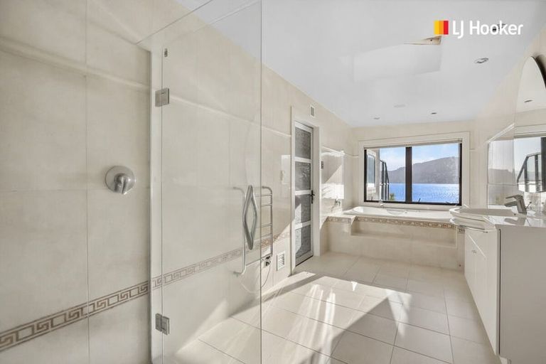 Photo of property in 4 Bewley Avenue, Macandrew Bay, Dunedin, 9014