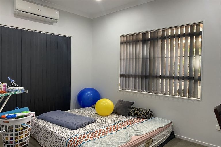 Photo of property in 15a Kiernan Place, Kelston, Auckland, 0602