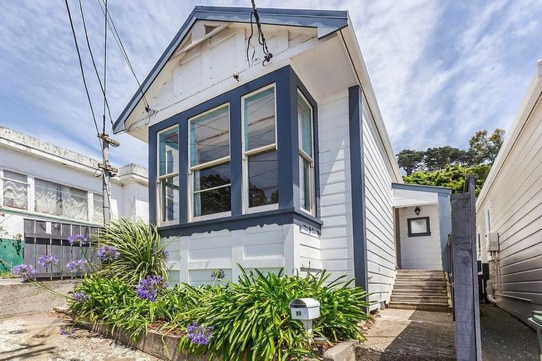 Photo of property in 15 Upper Bourke Street, Kilbirnie, Wellington, 6022