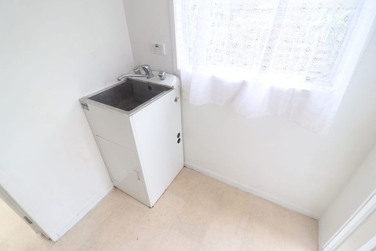 Photo of property in 4 Teviot Place, Totara Vale, Auckland, 0629