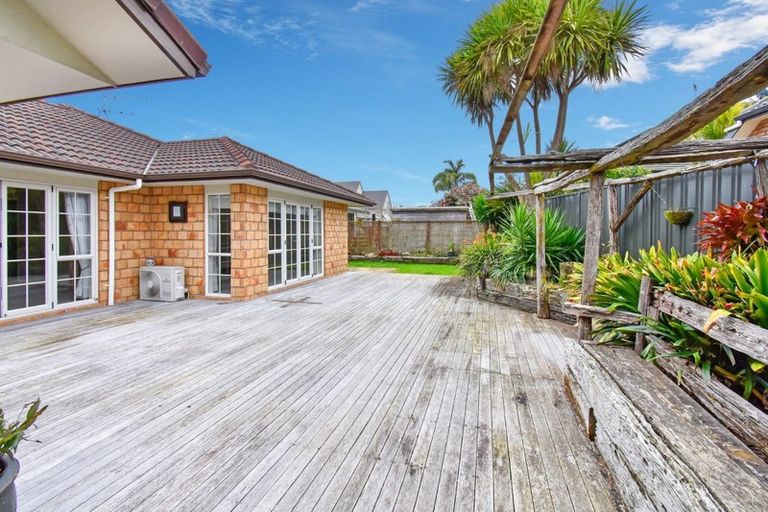 Photo of property in 8 Crannich Place, Wattle Downs, Auckland, 2103