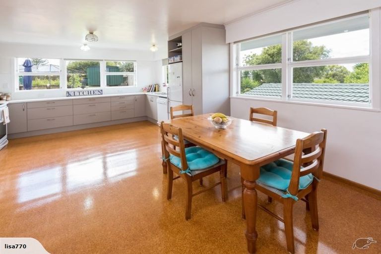 Photo of property in 15 Ellesmere Crescent, Pakuranga Heights, Auckland, 2010