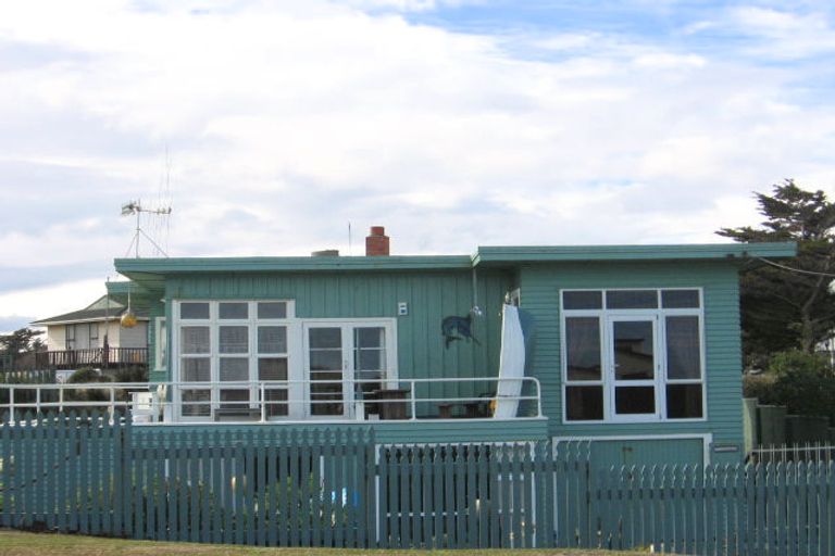 Photo of property in 11 Marine Parade North, Foxton Beach, Foxton, 4815