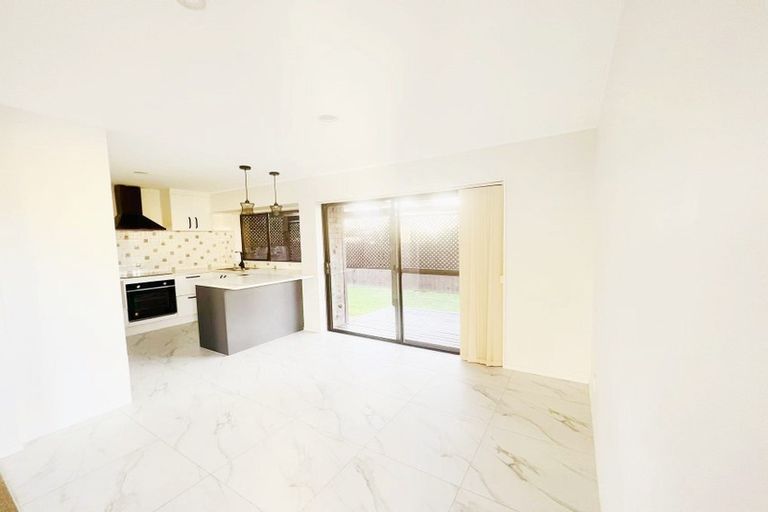 Photo of property in 2/27 Aberfeldy Avenue, Highland Park, Auckland, 2010