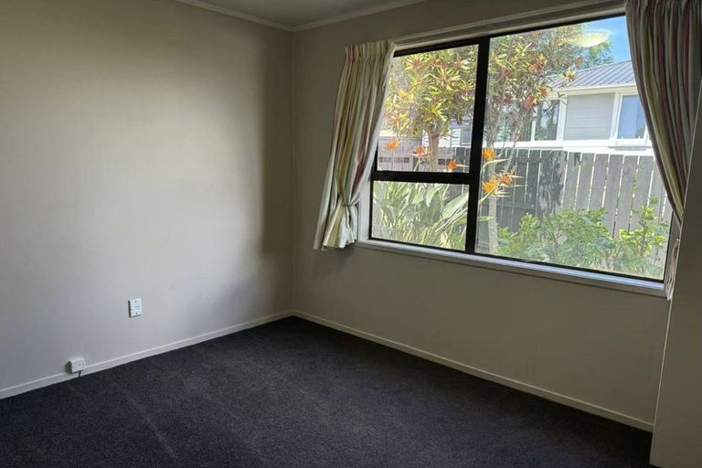 Photo of property in 121 Moire Road, West Harbour, Auckland, 0618