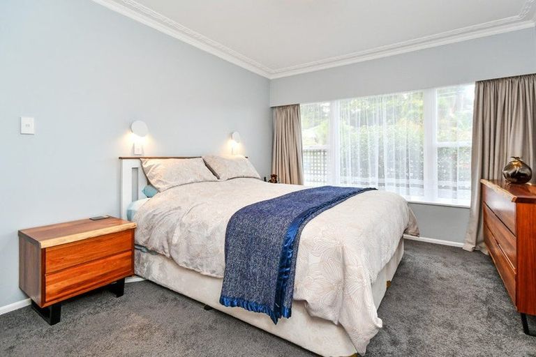 Photo of property in 18 Walpole Avenue, Hillpark, Auckland, 2102