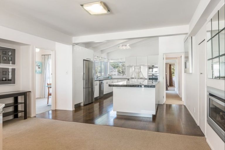 Photo of property in 98 Tindalls Bay Road, Tindalls Beach, Whangaparaoa, 0930