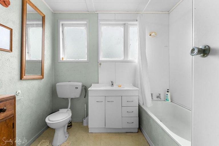 Photo of property in 8 Depot Road, Paparoa, 0571