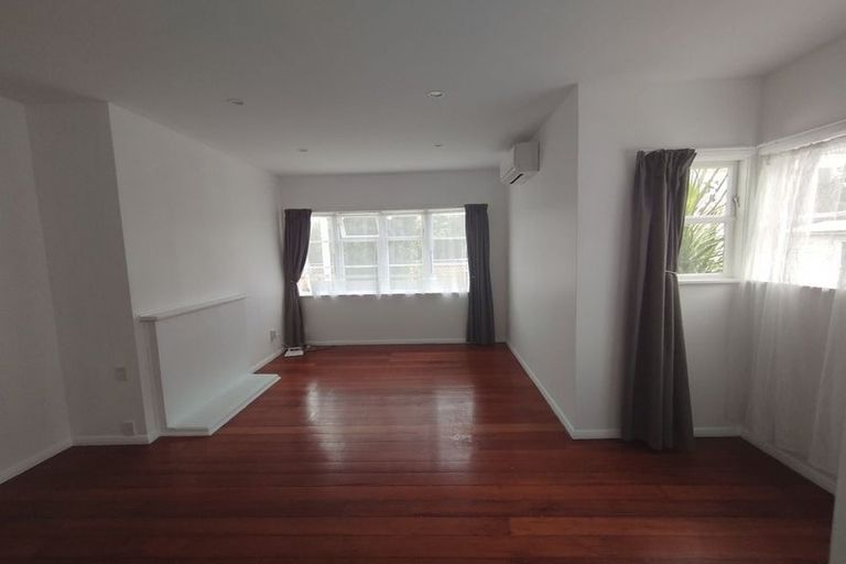 Photo of property in 114 Cambridge Terrace, Fairfield, Lower Hutt, 5011