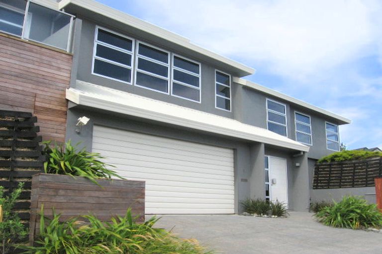 Photo of property in 1 Paratu Way, Strathmore Park, Wellington, 6022