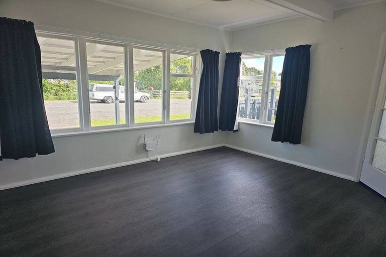 Photo of property in 88 Victoria Street, Carterton, 5713