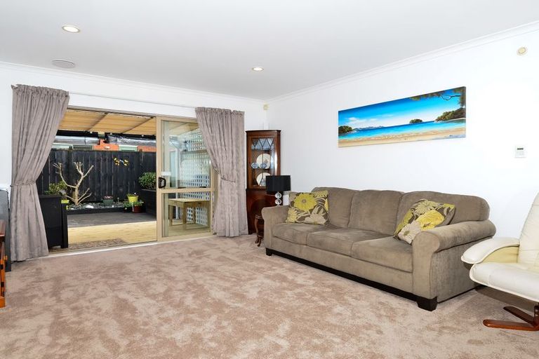 Photo of property in 8 Drummond Drive, Ranui, Auckland, 0612