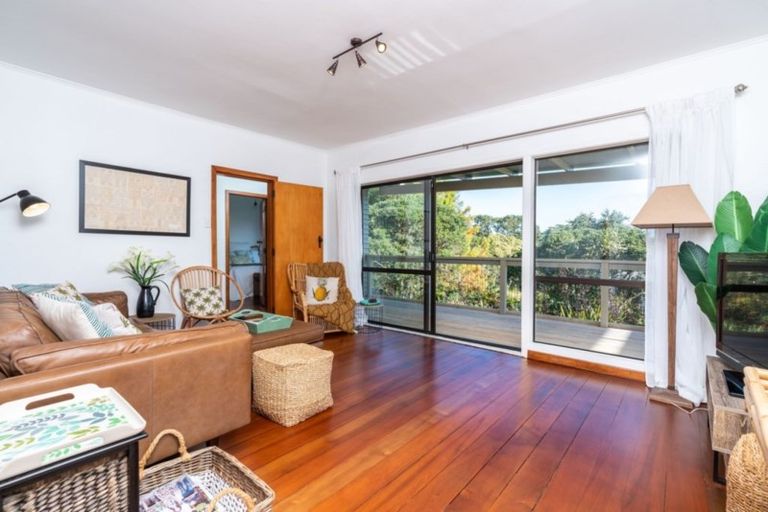 Photo of property in 13 Regent Street, Whakapirau, Maungaturoto, 0583