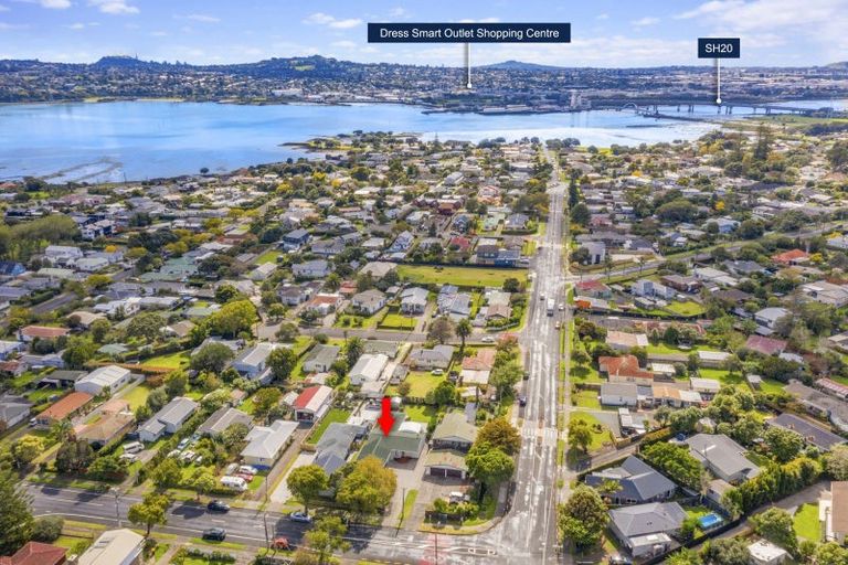 Photo of property in 3 Muir Avenue, Mangere Bridge, Auckland, 2022