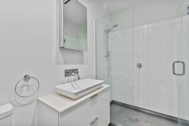 Photo of property in 8/83 Hinemoa Street, Birkenhead, Auckland, 0626